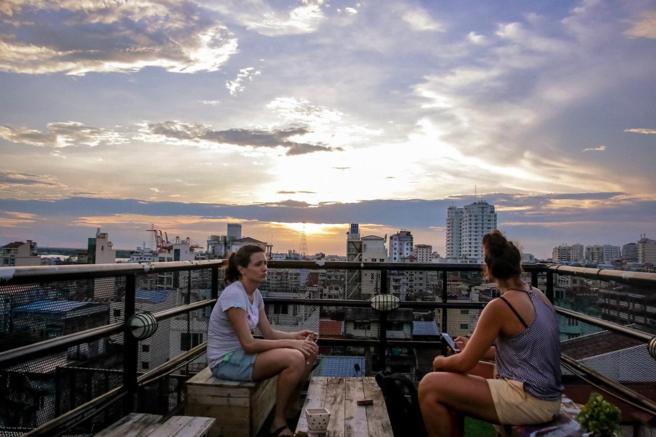 The Lodge Yangon Hostel Екстер'єр фото