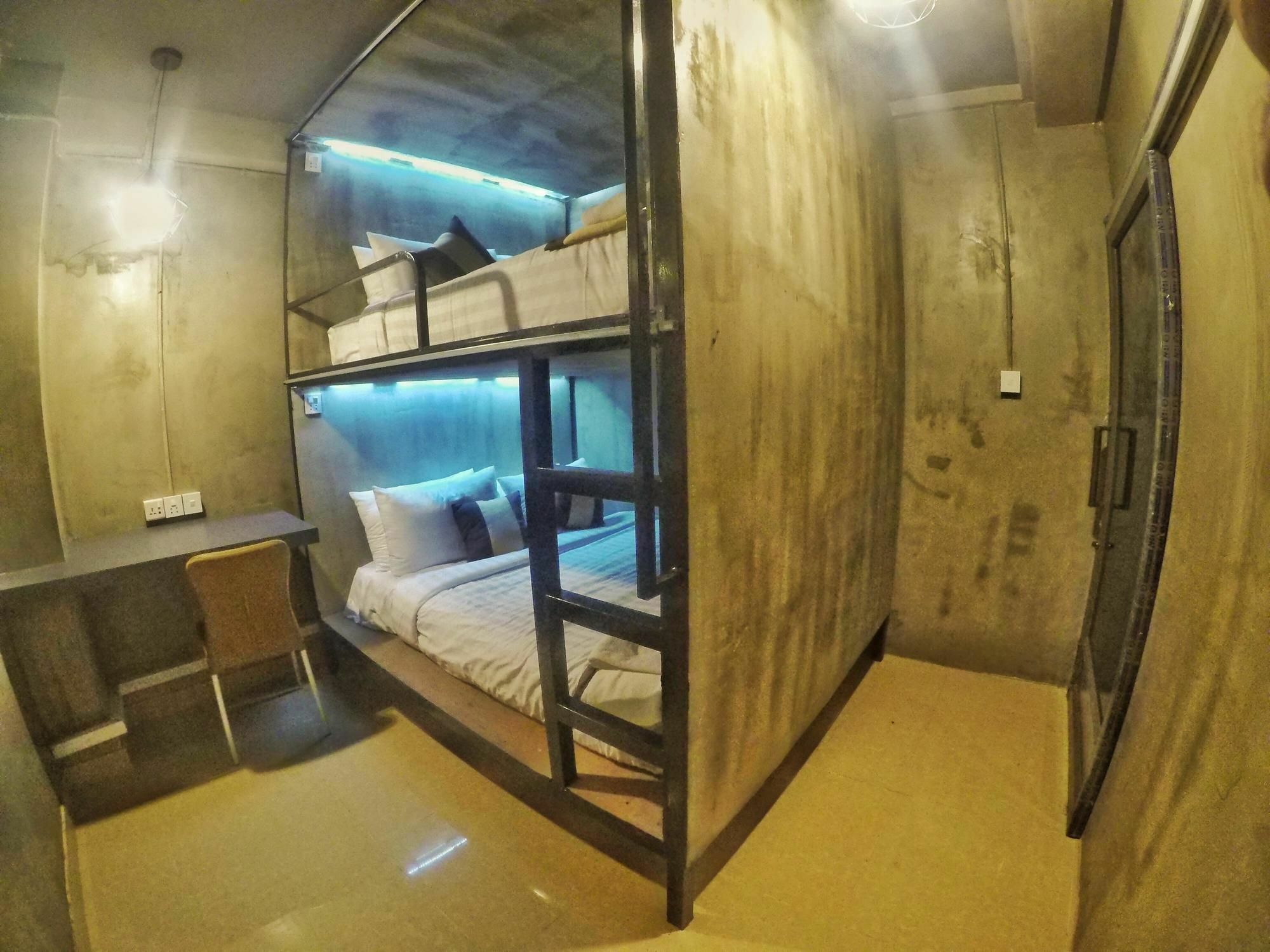 The Lodge Yangon Hostel Екстер'єр фото