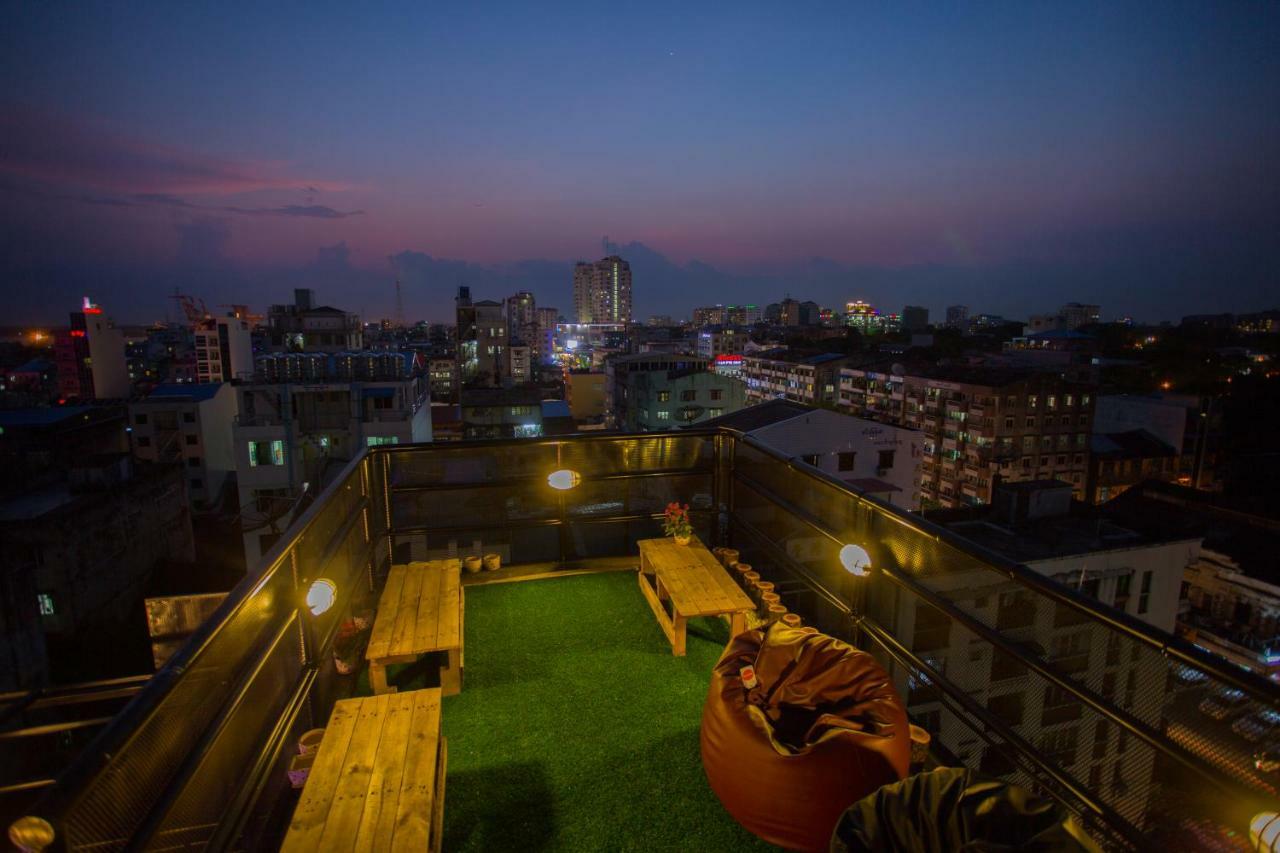 The Lodge Yangon Hostel Екстер'єр фото
