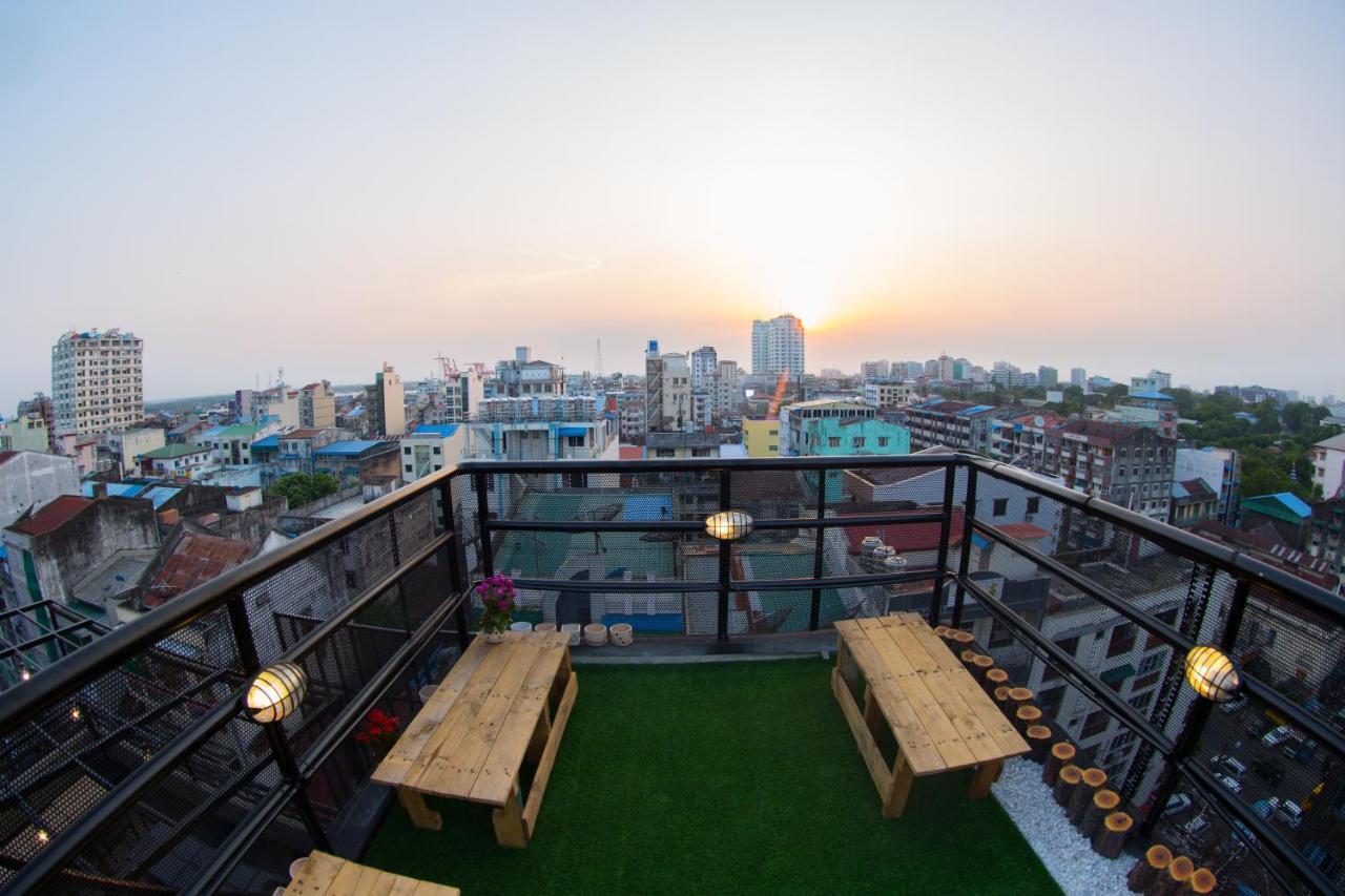 The Lodge Yangon Hostel Екстер'єр фото